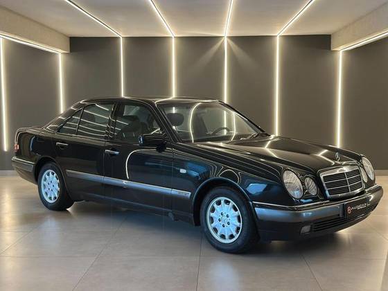 MERCEDES-BENZ E 240 2.4 ELEGANCE V6 GASOLINA 4P AUTOMÁTICO